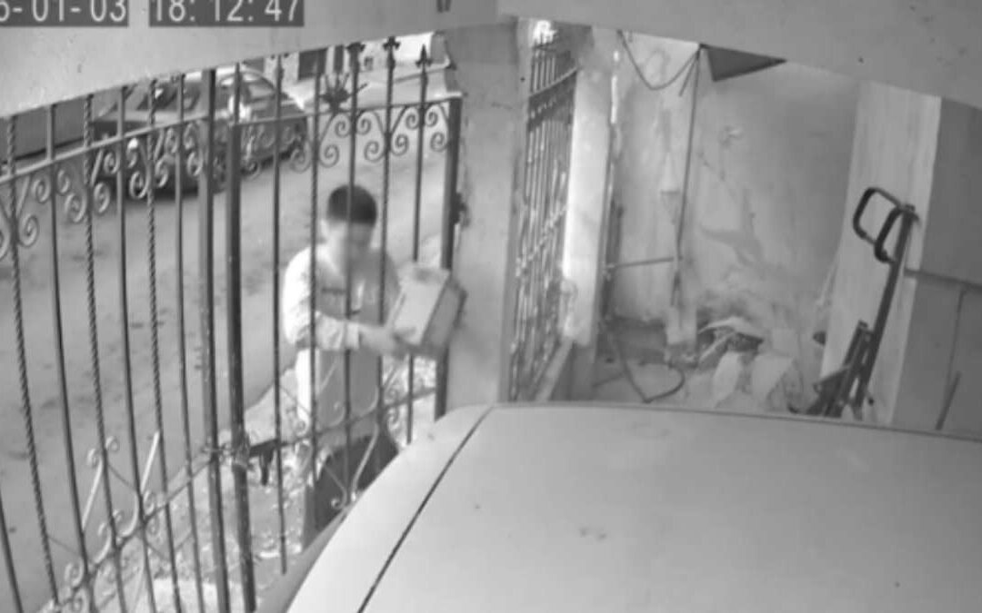 Robo de Paquetes de Amazon en Monterrey: Joven Captado en Video