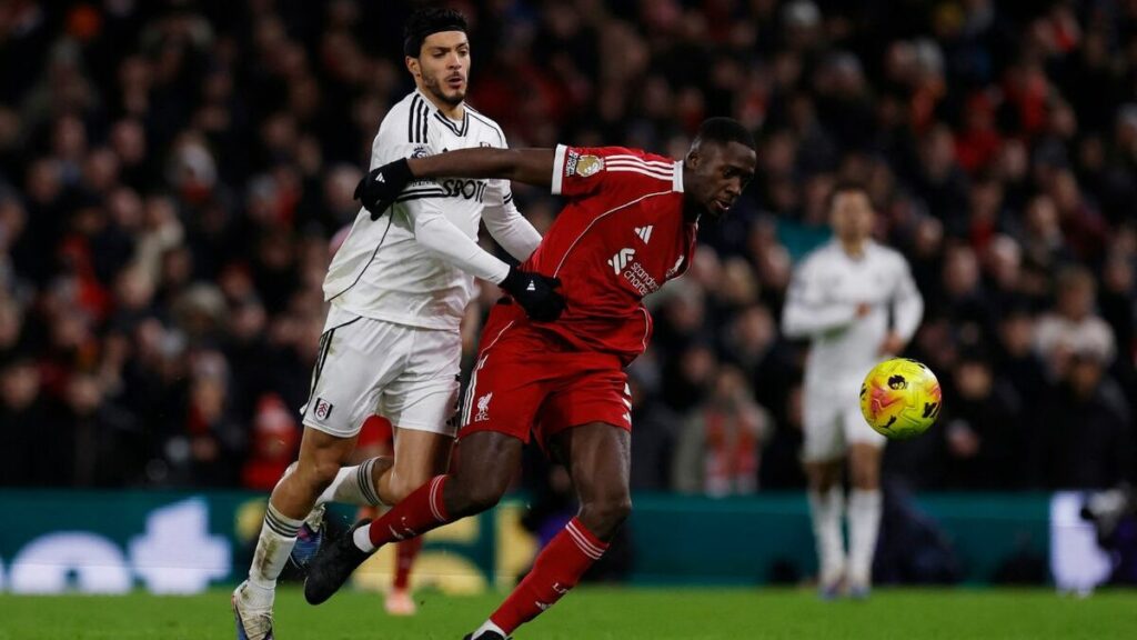 Fulham y Liverpool Empatan en un Dramático Encuentro; Asistencia Estelar de Raúl Jiménez