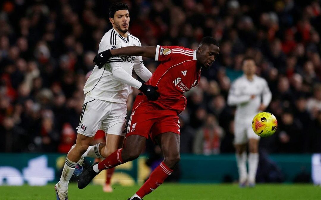 Fulham y Liverpool Empatan en un Dramático Encuentro; Asistencia Estelar de Raúl Jiménez