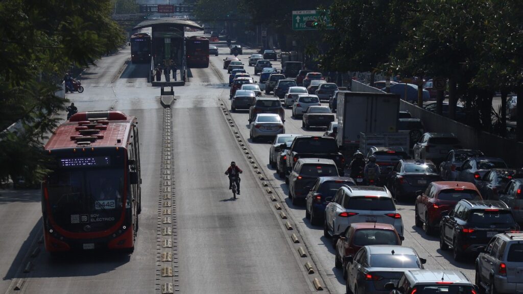 Hoy No Circula en CdMx y Edomex: ¿Qué Autos Descansan Este Lunes?