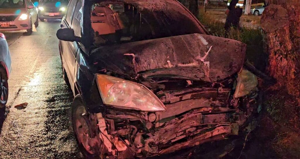 Incidente de Tráfico en Tonalá: Automóvil Provoca Incendio de Camioneta Tras Choque