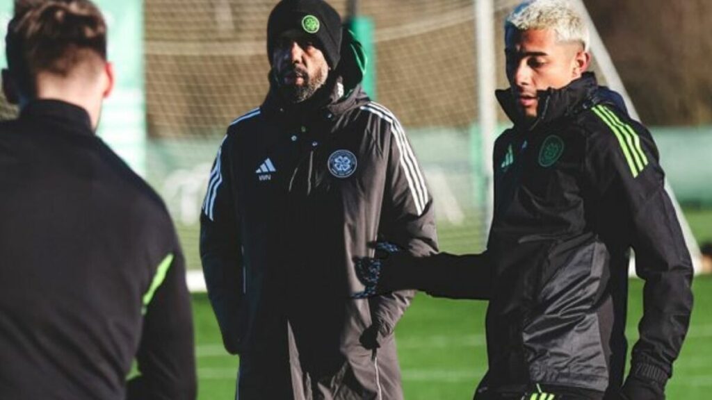 Julián Araujo Debutó con el Celtic Tras el Despido de su Técnico