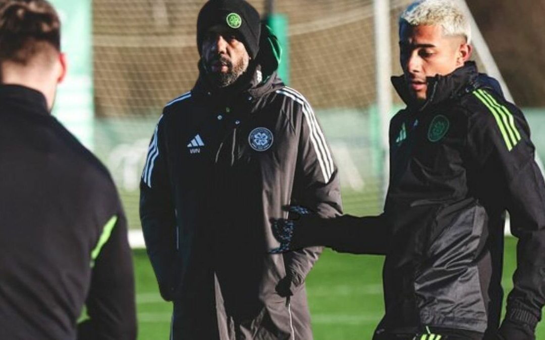 Julián Araujo Debutó con el Celtic Tras el Despido de su Técnico