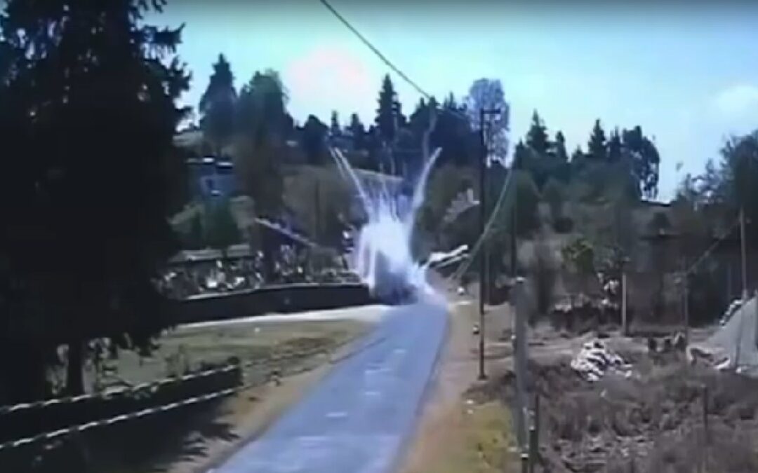 Explosión en Jilotepec: Joven sufre quemaduras graves al transportar pirotecnia en moto