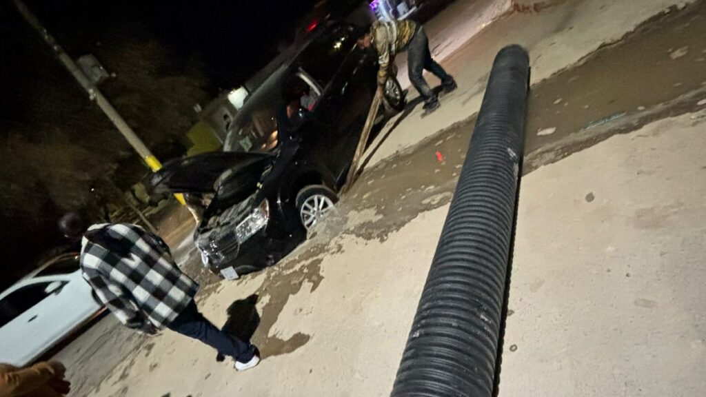 Accidente de Camioneta en Torreón debido a Zanja de SIMAS en Las Carolinas