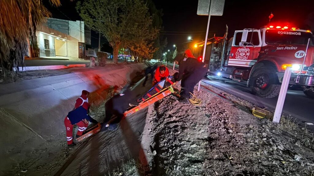 Motociclista herido tras caer en un canal de riego en San Pedro: Rescate en Camilla