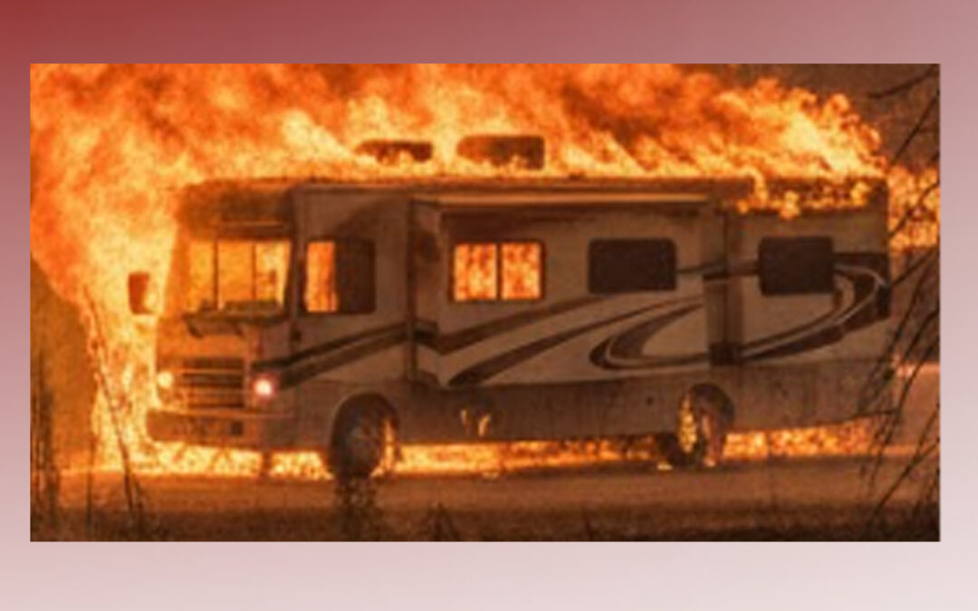 Incendio en Weslaco: Un RV en Llamas consume completamente el vehículo sin causar lesiones