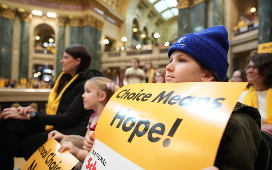 Aumenta la Búsqueda de Opciones Escolares entre Famílias en EE. UU.