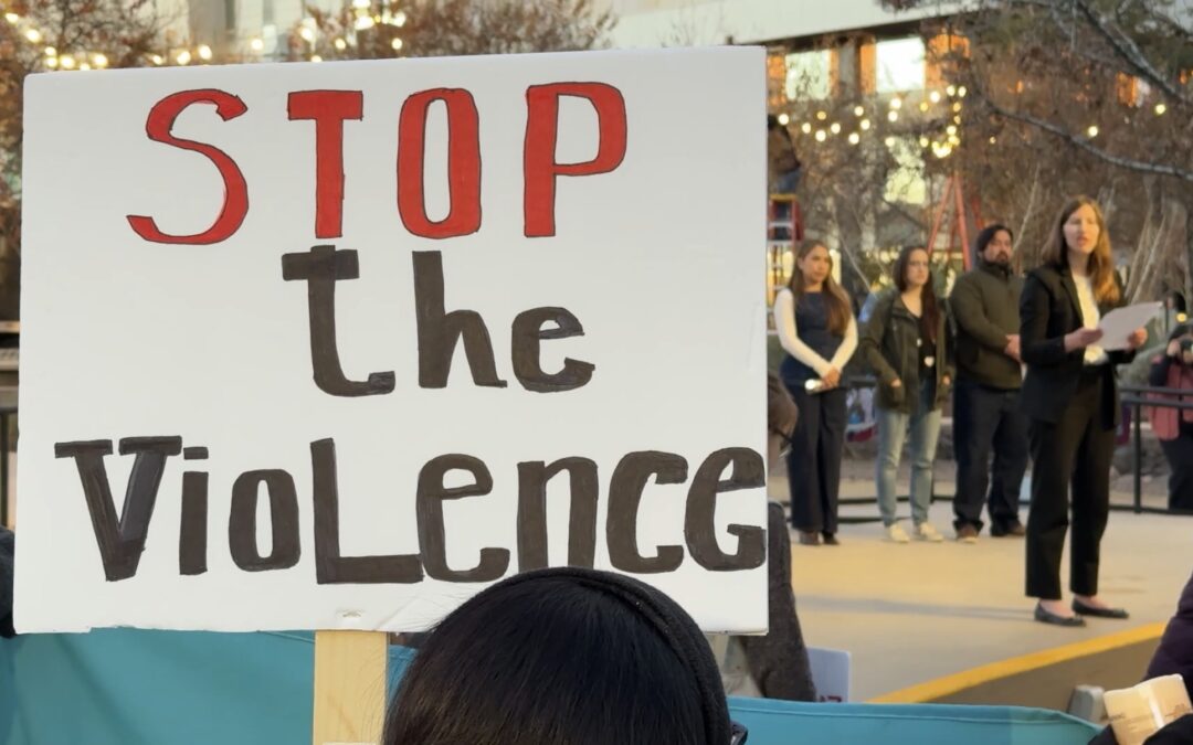 Vigilia en El Paso clama justicia por los fallecimientos de inmigrantes bajo custodia de ICE