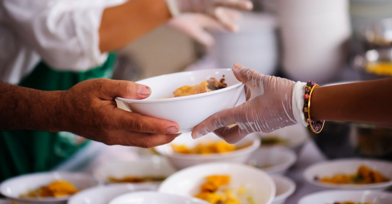 Distribución Gratuita de Frutas y Verduras por Food Bank RGV en Los Indios